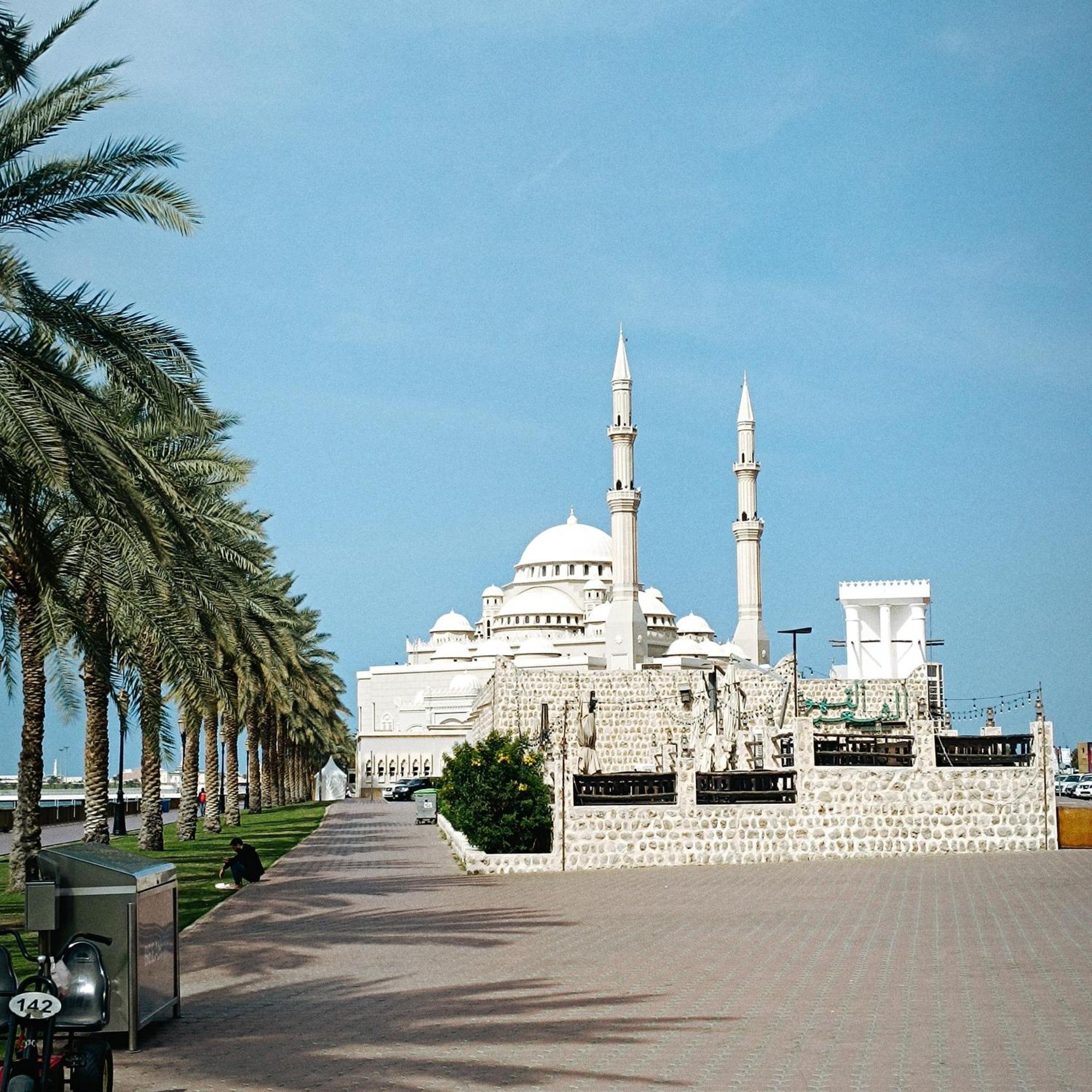 - Female Guest Only -ممنوع دخول الرجال * Sharjah